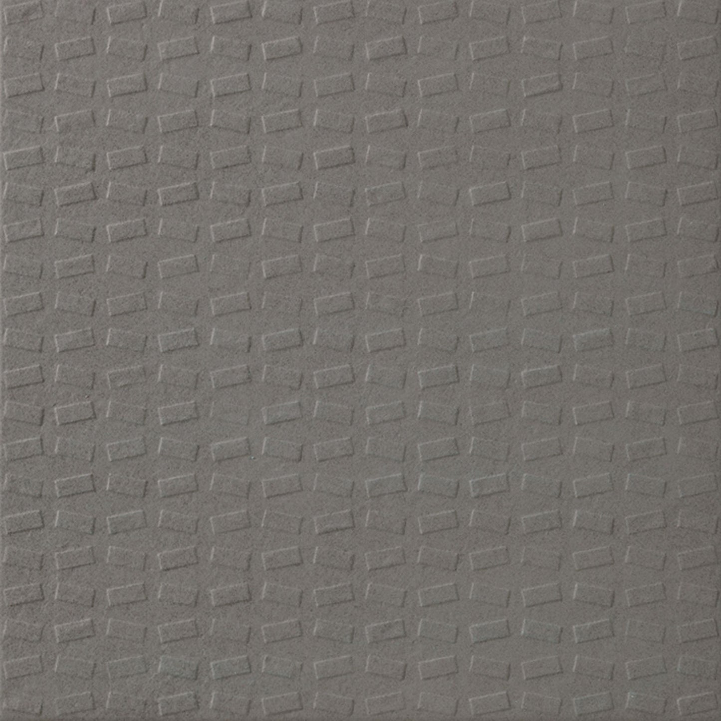 Pormenor do pavimento cerâmico 33x33cm Berice Top Dark Grey com relevo geométrico antiderrapante