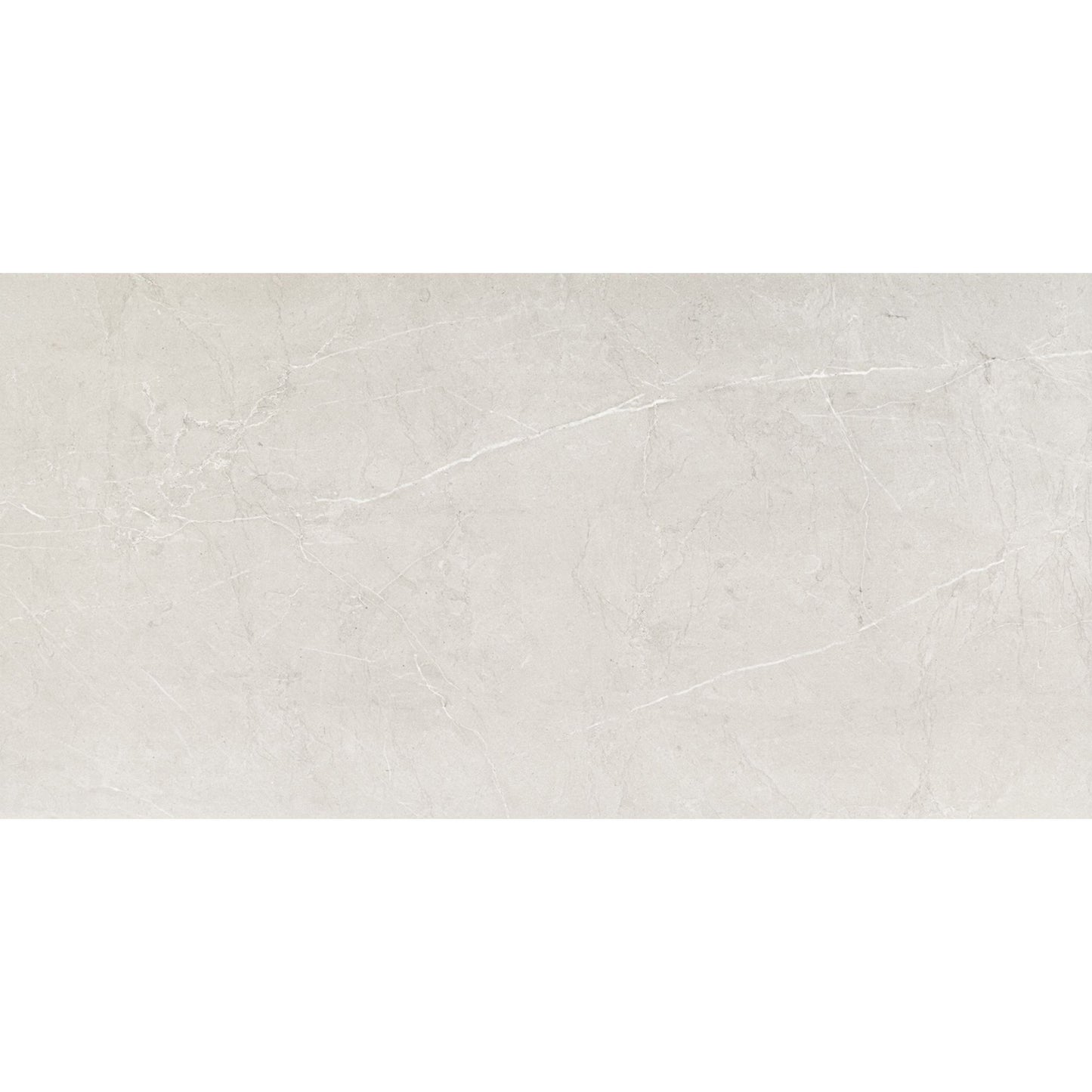Detalhe da textura cerâmica Natural Sense Perla com veios brancos subtis sobre fundo cinza pérola.