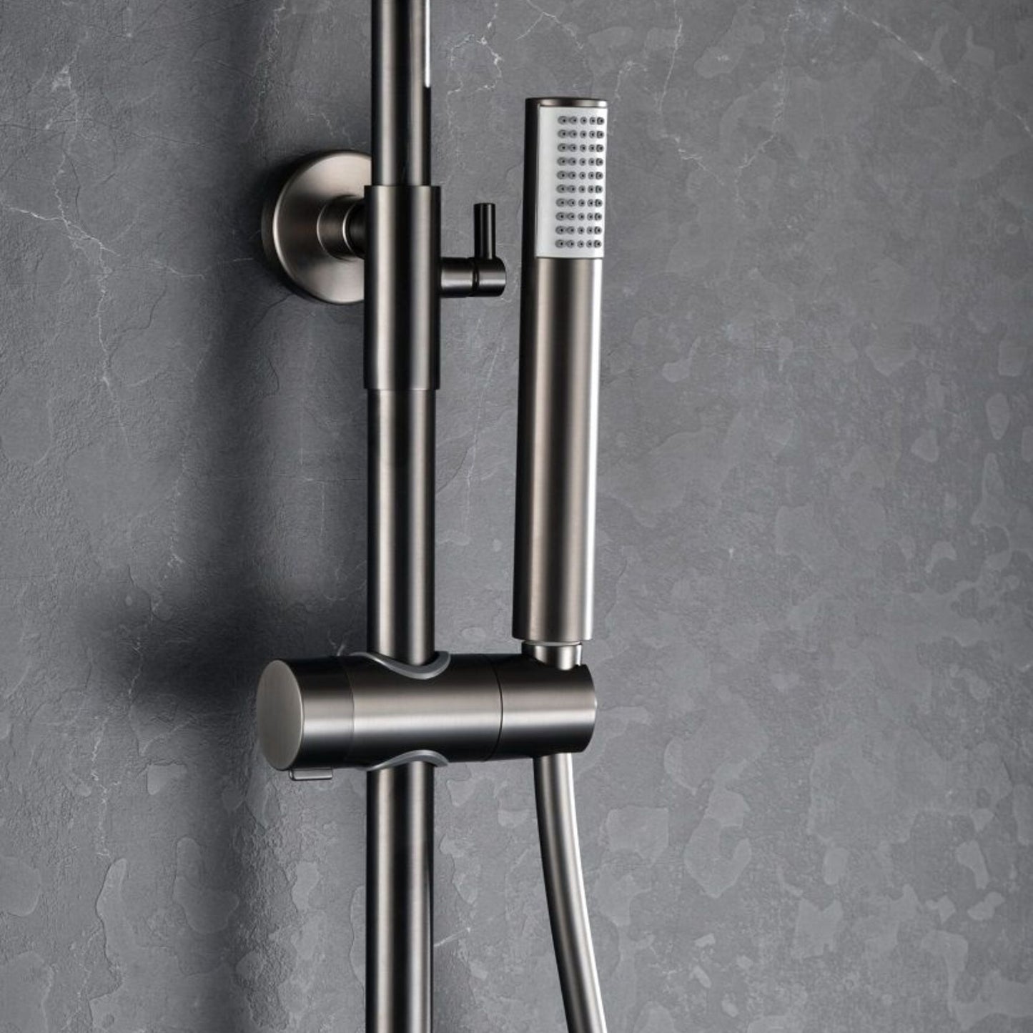 Chuveiro de mão cilíndrico (teleduche) da série Monza Black Gun Metal com suporte regulável.