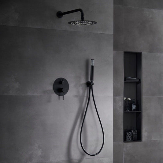 Conjunto de duche de encastrar Imex Monza preto mate instalado em casa de banho moderna com revestimento cinza.