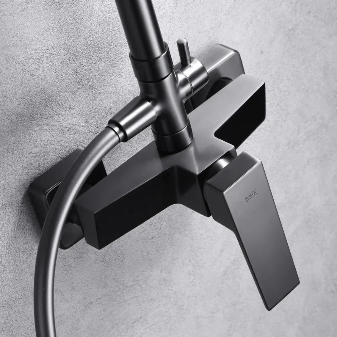 Detalhe do comando monocomando da coluna de duche ART Imex cor gun metal.