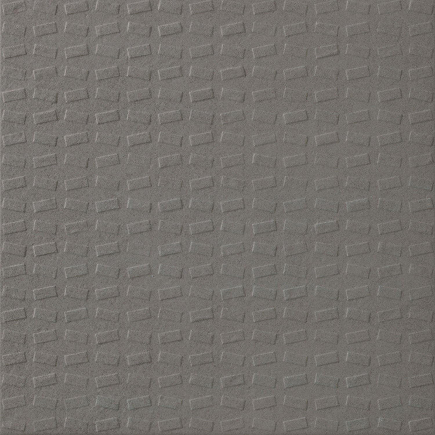 Pormenor do pavimento cerâmico 33x33cm Berice Top Dark Grey com relevo geométrico antiderrapante   