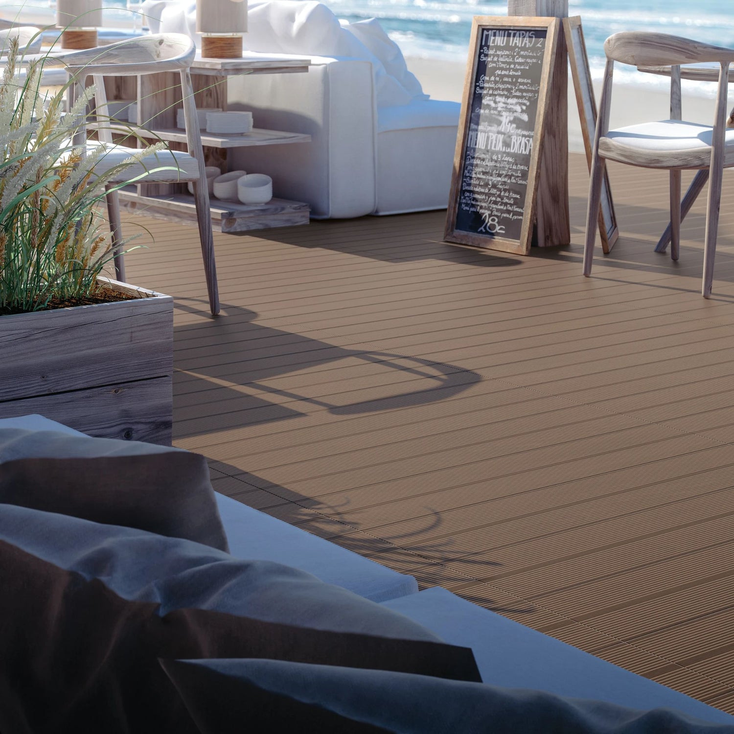 Pormenor do pavimento cerâmico Dómino Topdeck Wengue 20x90cm numa área de refeições exterior   