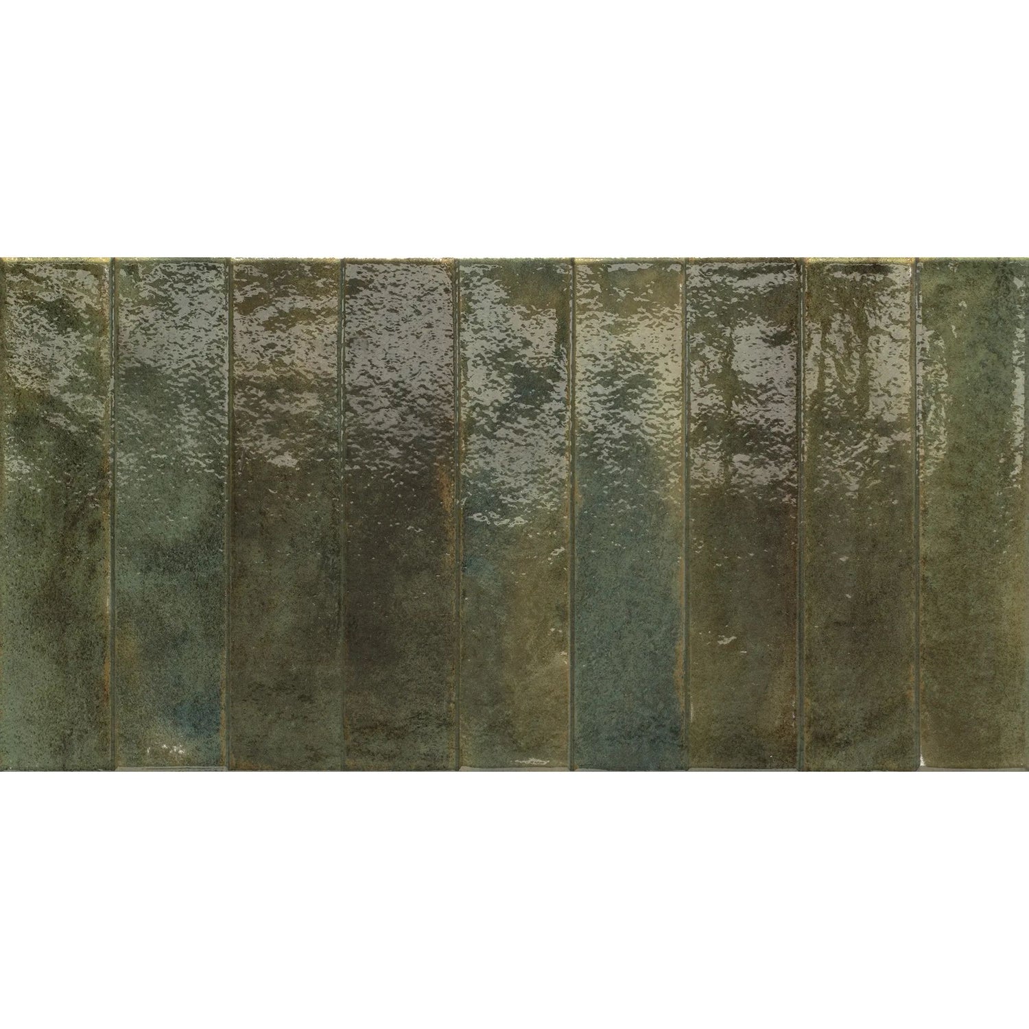 Detalhe do revestimento cerâmico Kech Jade Brick com efeito vidrado e variações de verde.